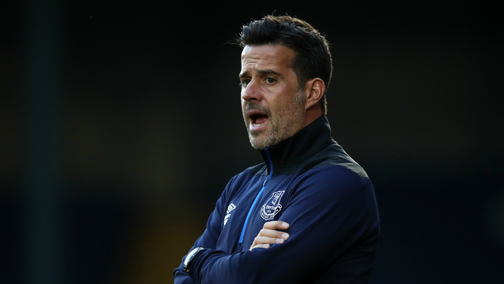 缺席而出現 缺席而出現